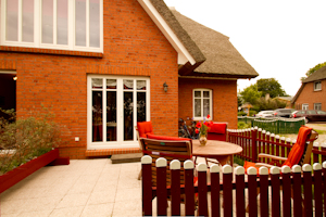 Haus Mariella - Ostseebad Ahrensahoop · Westterrasse mit Blick auf den Bakelberg
